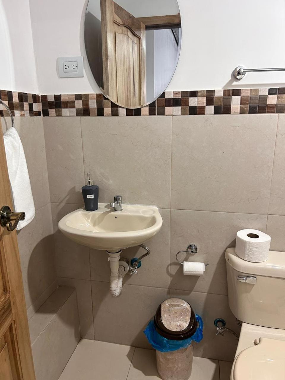 Отель Casa Con Piscina Privada Манта Экстерьер фото