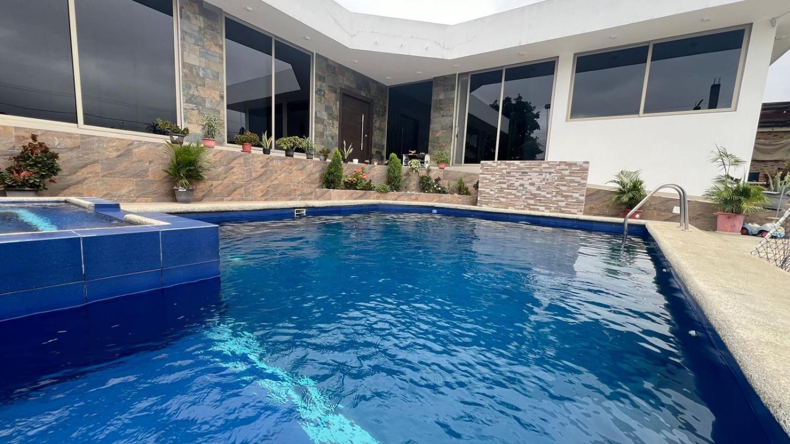 Отель Casa Con Piscina Privada Манта Экстерьер фото